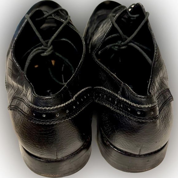 BUGATCHI Black Wingtip Oxford High end leather men’s shoes.  Very Nice. - Picture 3 of 6